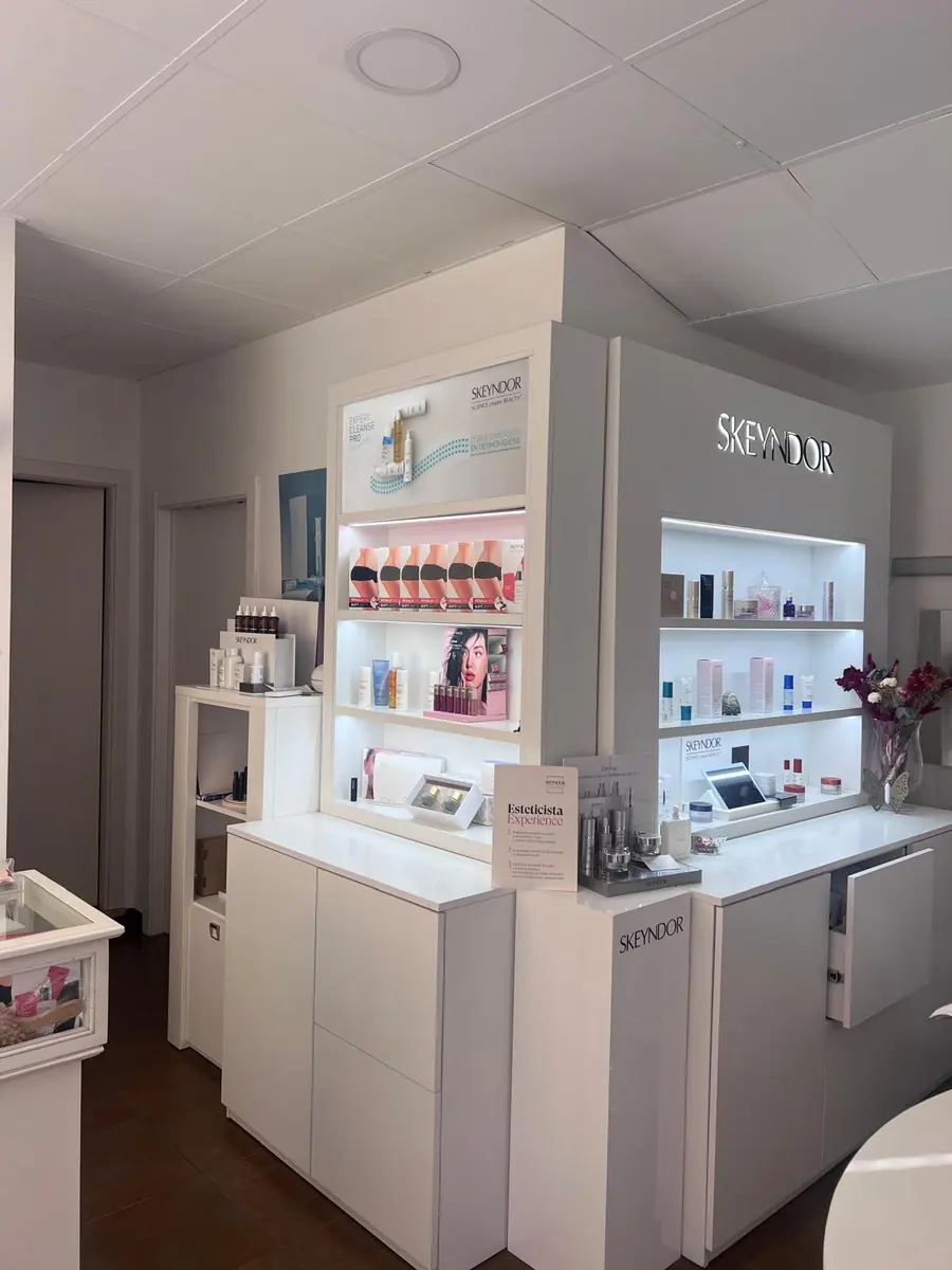Expositor de productos de cosmética profesional